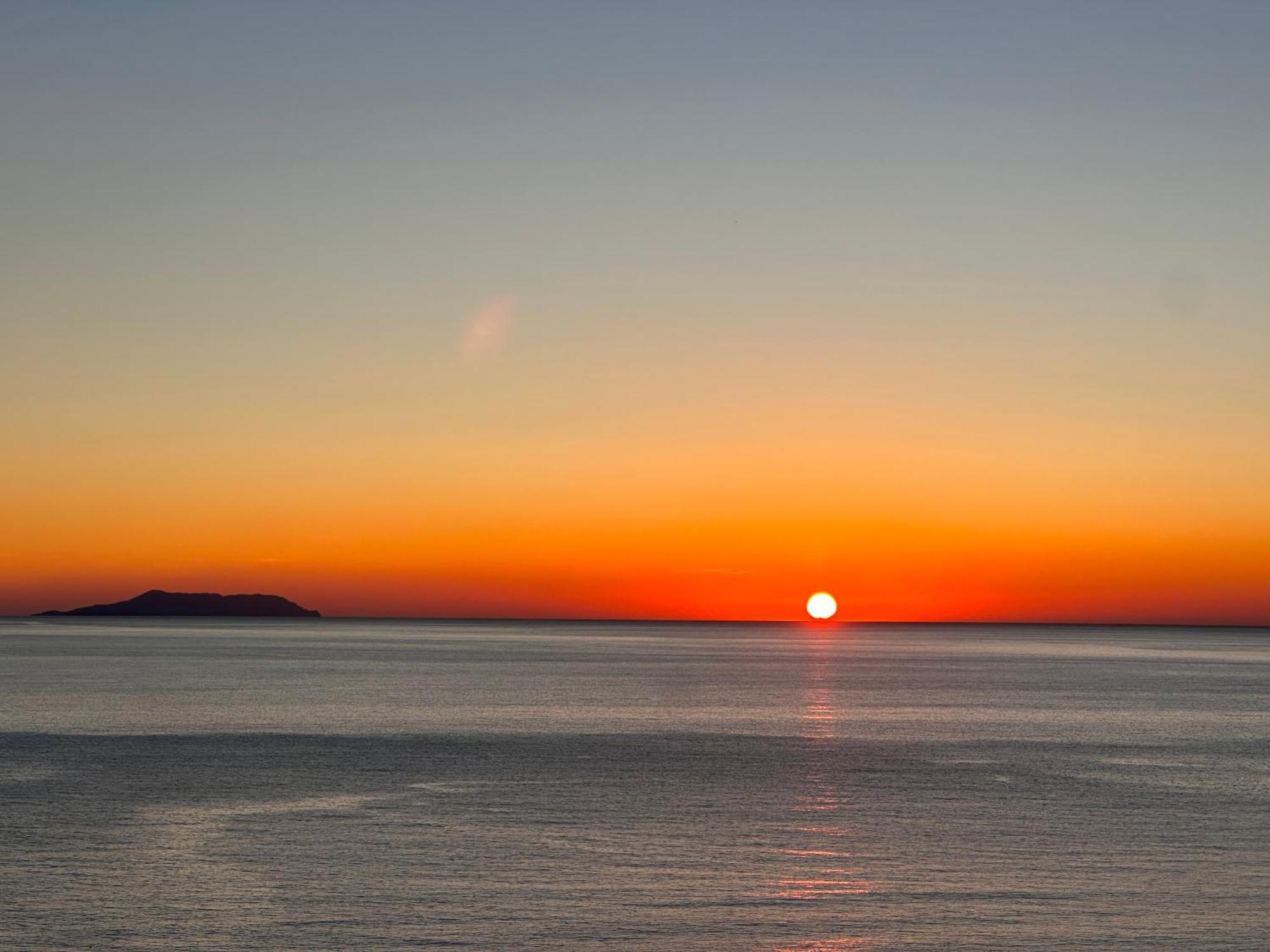 Roumers Himara Bagian luar foto