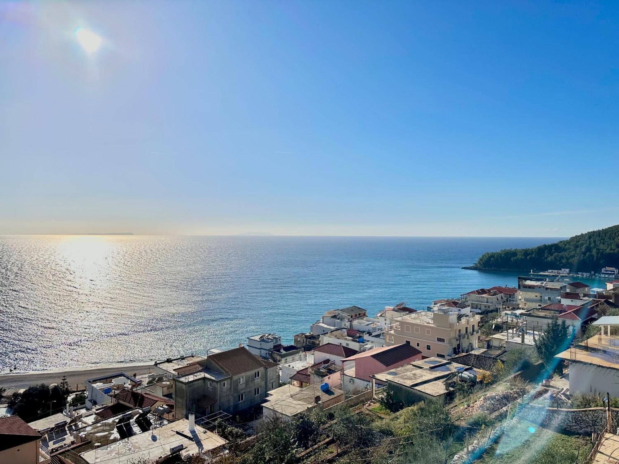 Roumers Himara Bagian luar foto